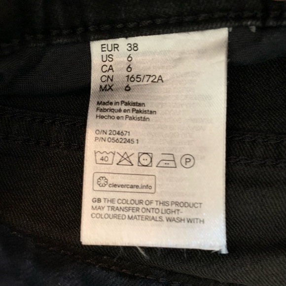 H&M black denim high rise skinny jeans. Size. 6 - Picture 3 of 7